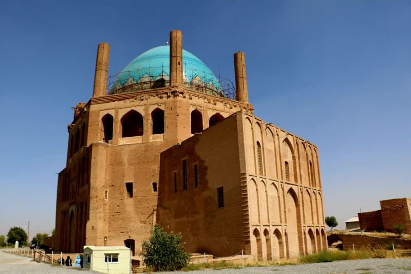 گردش در گنبد سلطانیه زنجان