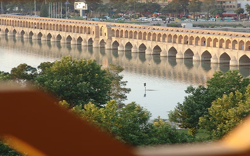 نمایی از تاریخ در کنار زاینده‌رود!