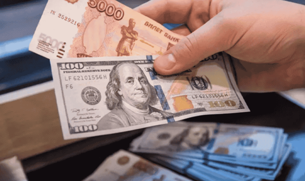 برای سفر به روسیه دلار ببریم یا روبل؟
